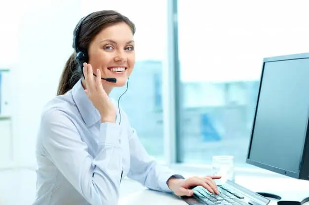 businesswoman-in-a-call-center-office_1098-984.jpg
